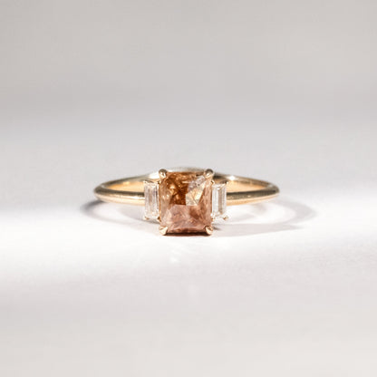 Diamantring aus 18 Karat Gelbgold mit braunem Diamant, Baguette-Diamanten