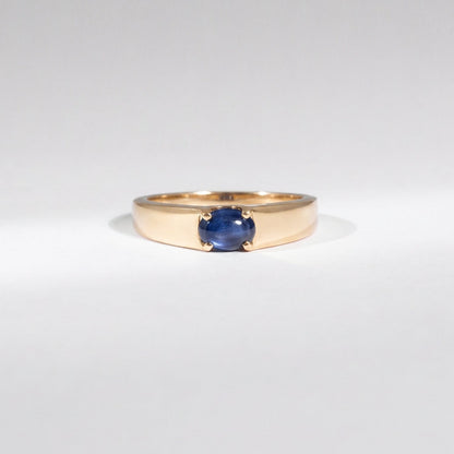 Vintage Saphir Ring – Ovaler Cabochon Saphir | 9K Gelbgold