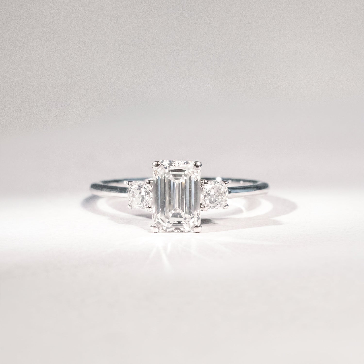 Diamantring Emeraldcut aus 14 Karat Weißgold mit 1,02 ct Diamant