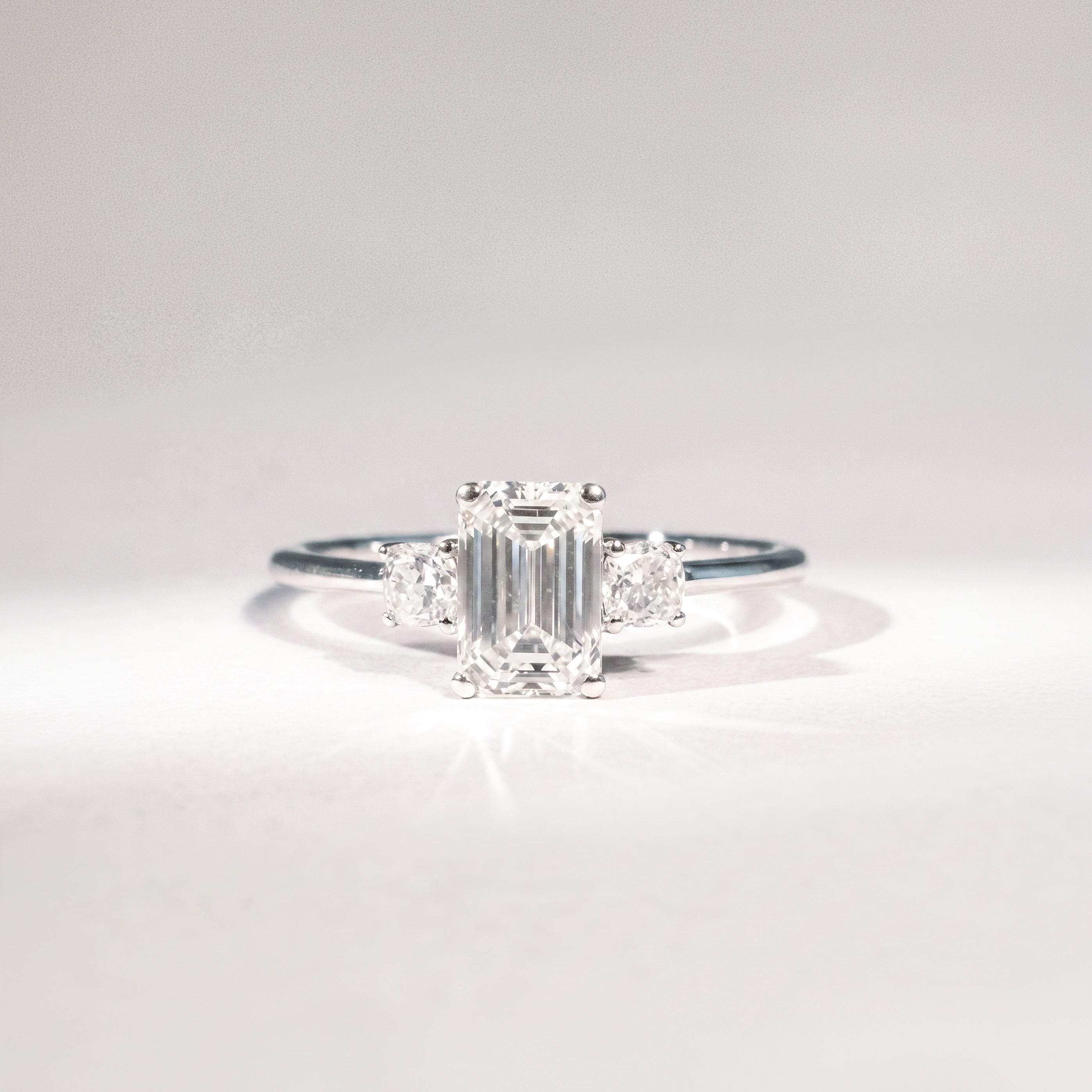 Diamantring Emeraldcut aus 14 Karat Weißgold mit 1,02 ct Diamant