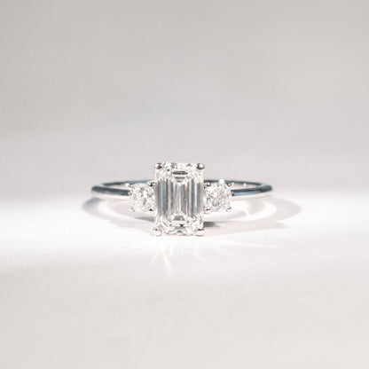 Diamantring Emeraldcut aus 14 Karat Weißgold mit 1,02 ct Diamant