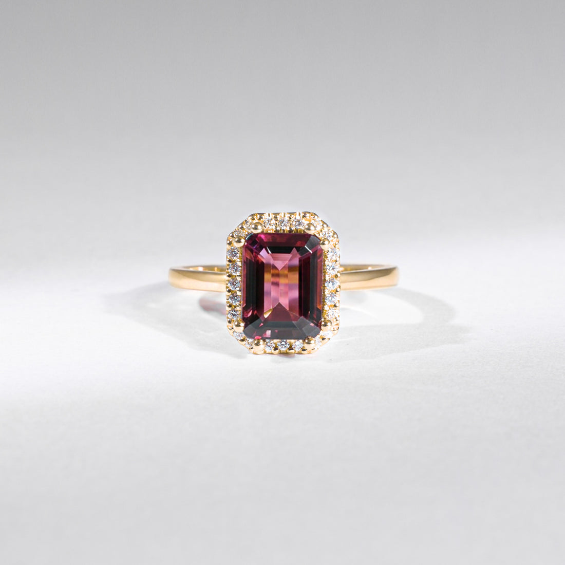 Re-Edition by gluecksgriff – 2 ct Emerald Cut burgundy Turmalin & Naturdiamanten | 14K Gold
