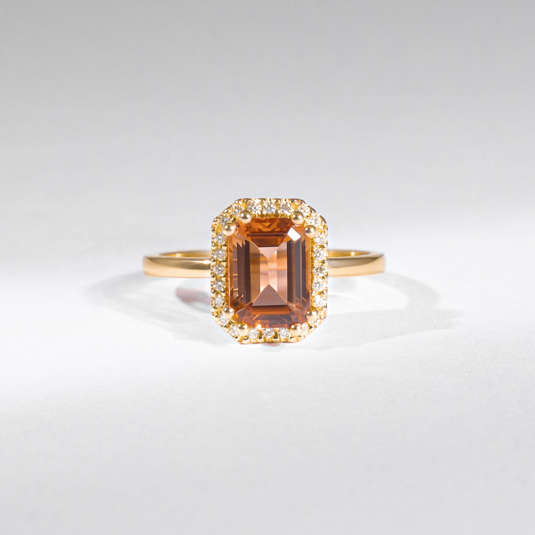 Re-Edition by gluecksgriff – 2 ct Emerald Cut beige-rosa Turmalin & Naturdiamanten | 14K Gold