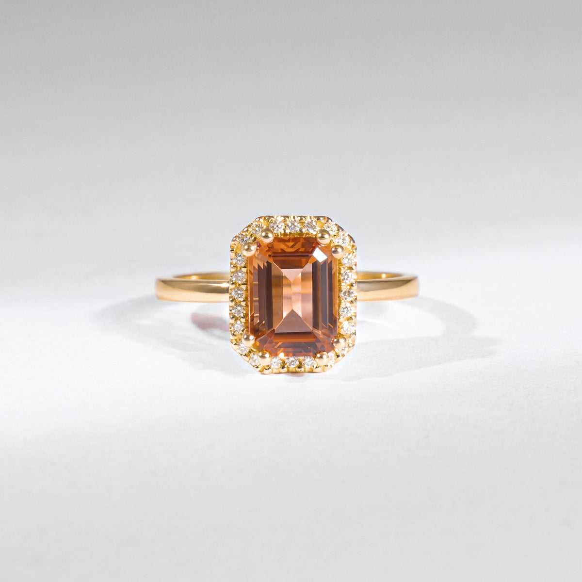 Re-Edition by gluecksgriff – 2 ct Emerald Cut beige-rosa Turmalin &amp; Naturdiamanten | 14K Gold
