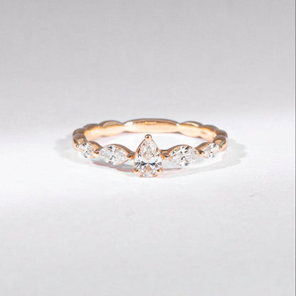 Unikat Verlobungsring – 18K Gelbgold mit Tropfen- &amp; Navette-Diamanten