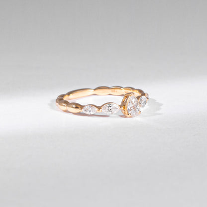 Unikat Verlobungsring – 18K Gelbgold mit Tropfen- &amp; Navette-Diamanten