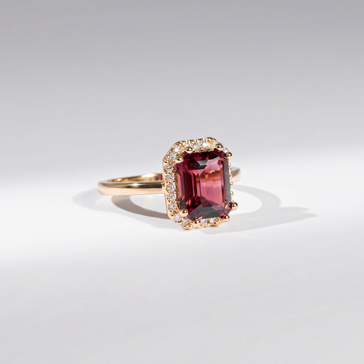 Re-Edition by gluecksgriff – 2 ct Emerald Cut burgundy Turmalin &amp; Naturdiamanten | 14K Gold