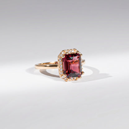 Re-Edition by gluecksgriff – 2 ct Emerald Cut burgundy Turmalin &amp; Naturdiamanten | 14K Gold