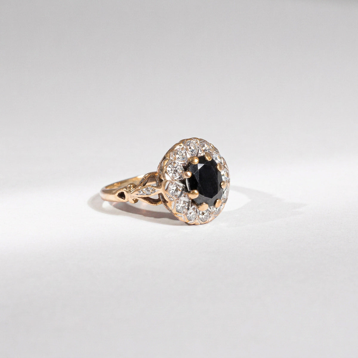Vintage Art Déco Saphir Ring – 9K Gelbgold &amp; Naturdiamanten
