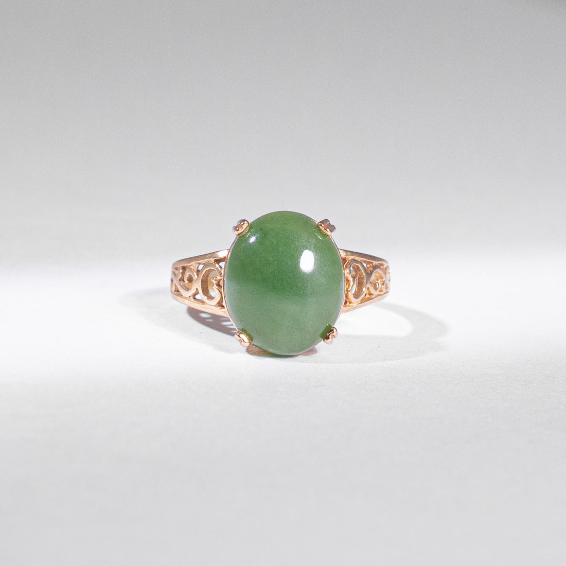 Vintage Jade Ring 9K Gelbgold mit ca. 3 ct moosgrüner Jade