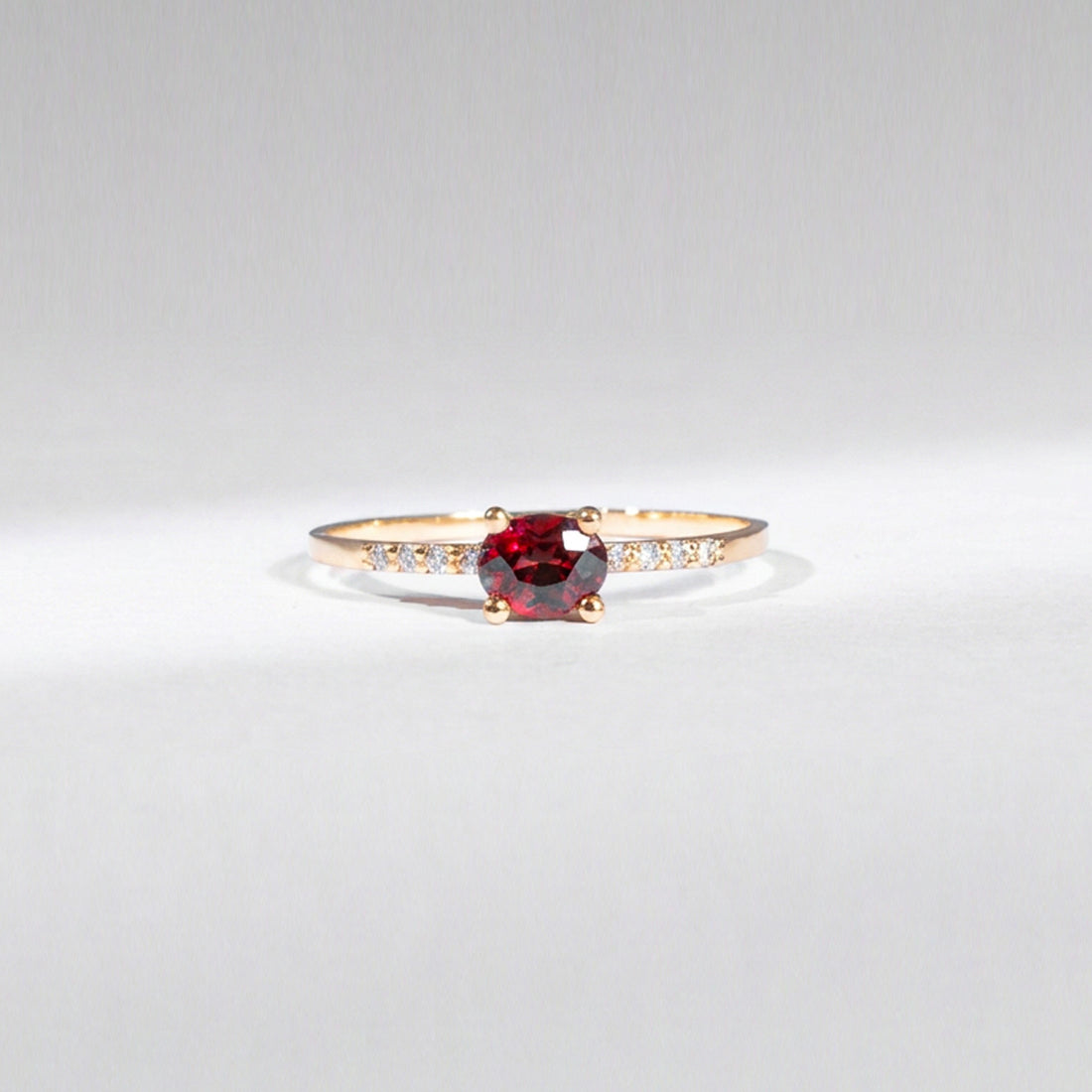 Rubin Ring Unikat – 14K Gelbgold mit Rubin & Naturdiamanten