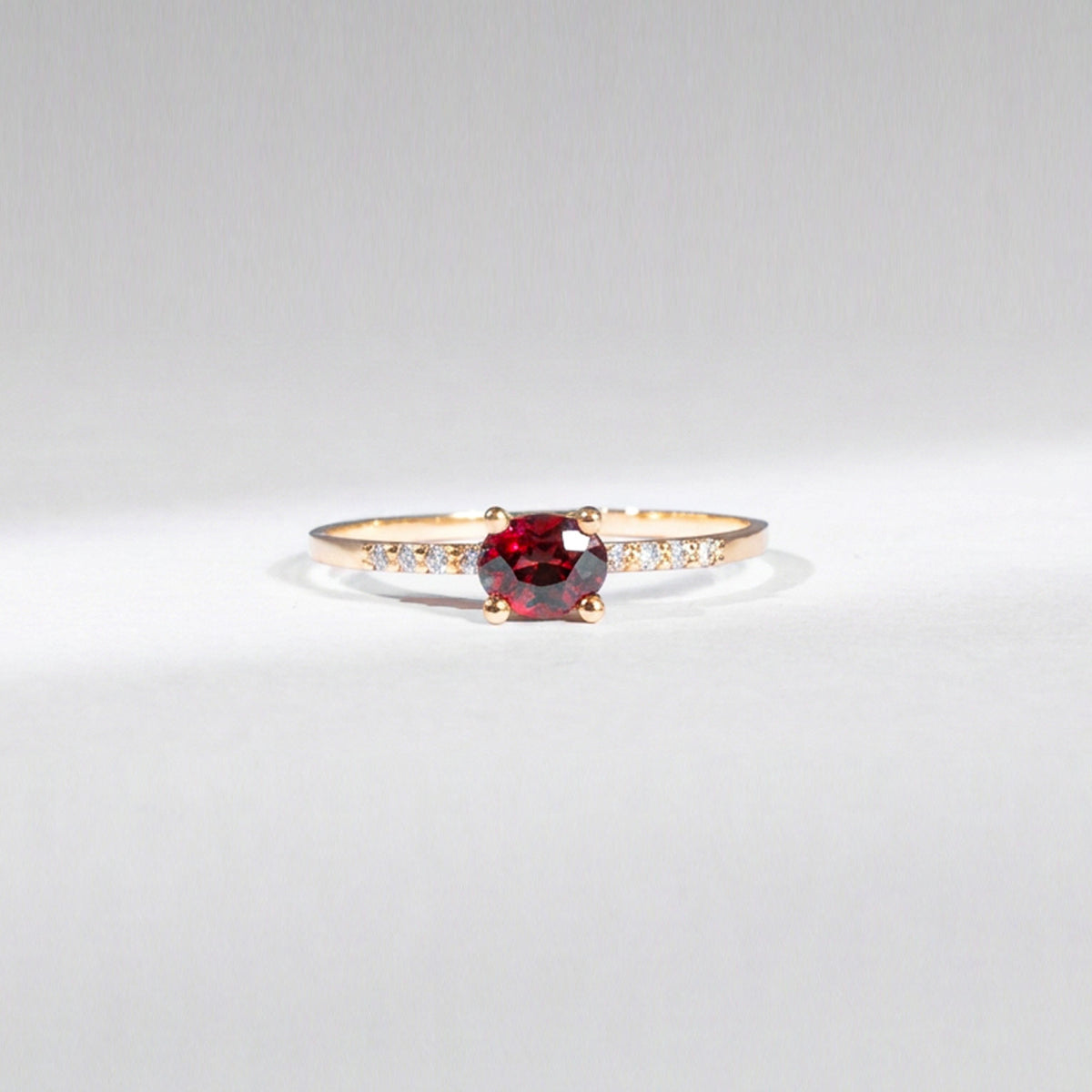 Rubin Ring Unikat – 14K Gelbgold mit Rubin &amp; Naturdiamanten