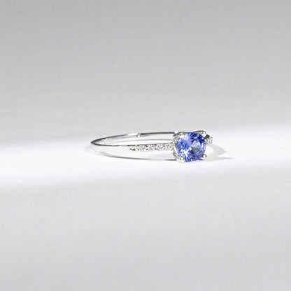 Saphir Ring Unikat – 14K Weißgold mit blauem Saphir &amp; Naturdiamanten