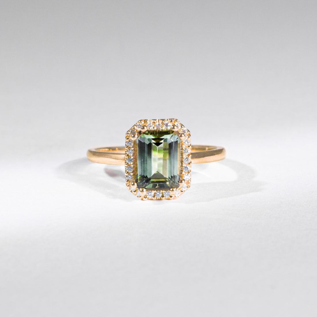Re-Edition by gluecksgriff – 2 ct Emerald Cut mystic green Turmalin & Naturdiamanten | 14K Gold