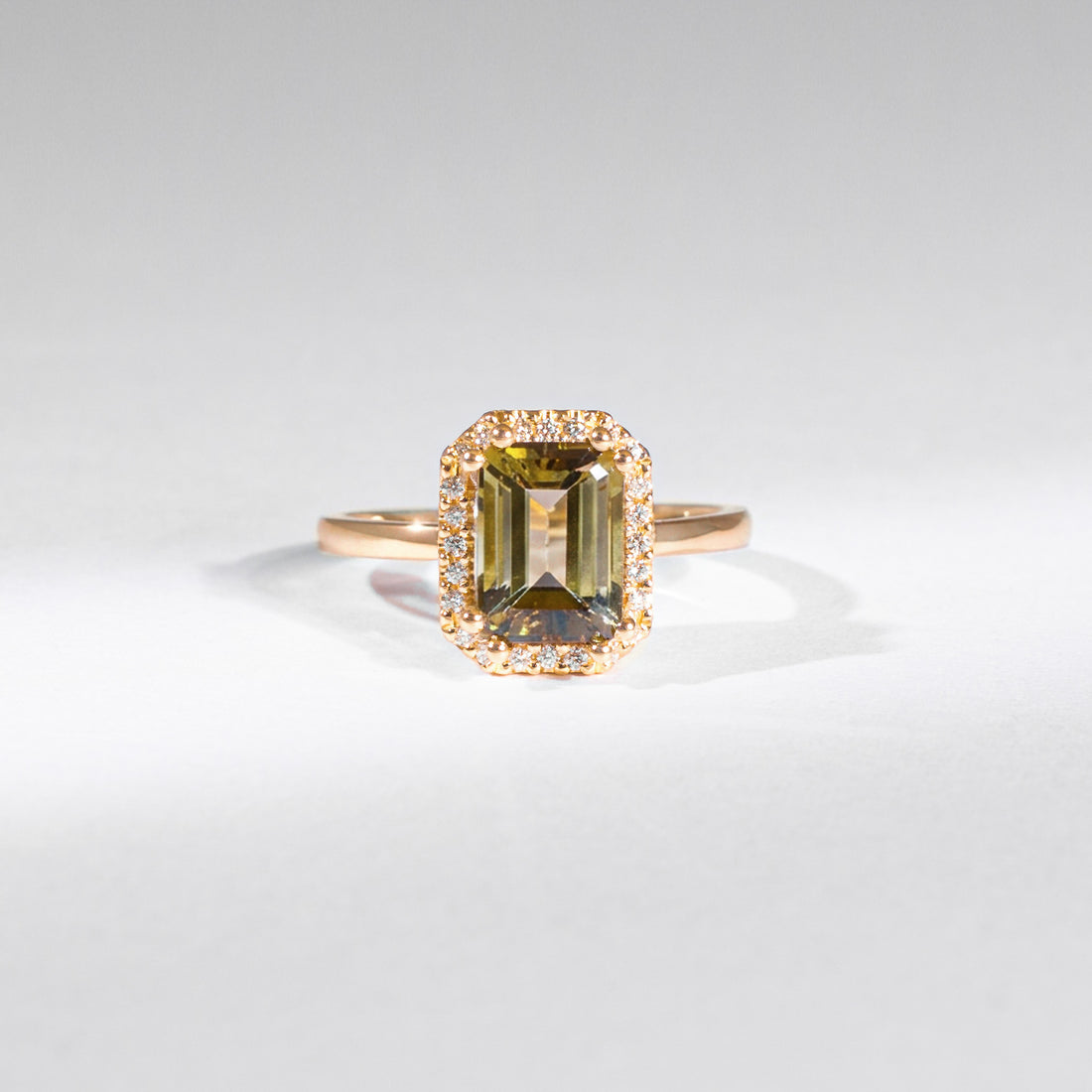Re-Edition by gluecksgriff – 2 ct Emerald Cut wood green Turmalin & Naturdiamanten | 14K Gold