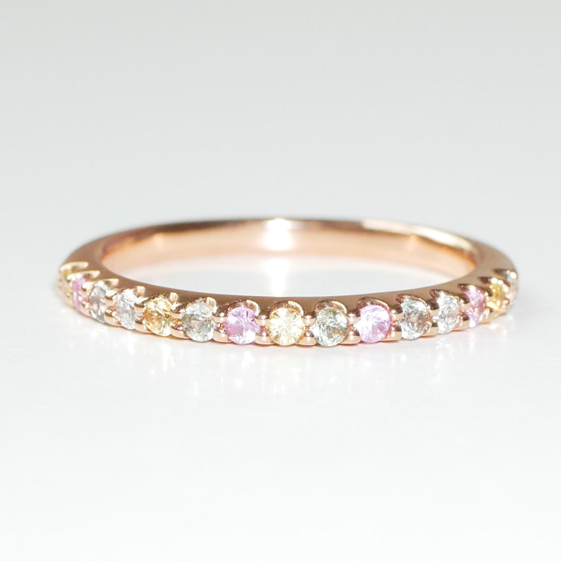 Ring pastelll Saphire und Diamanten