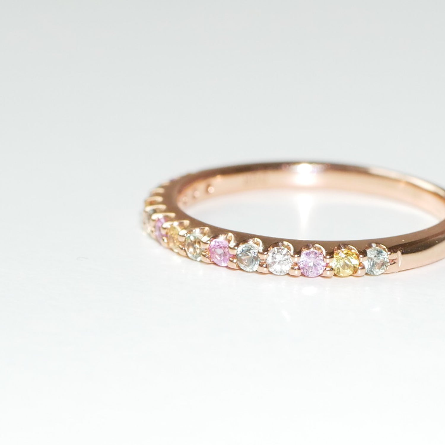 Ring pastelll Saphire und Diamanten