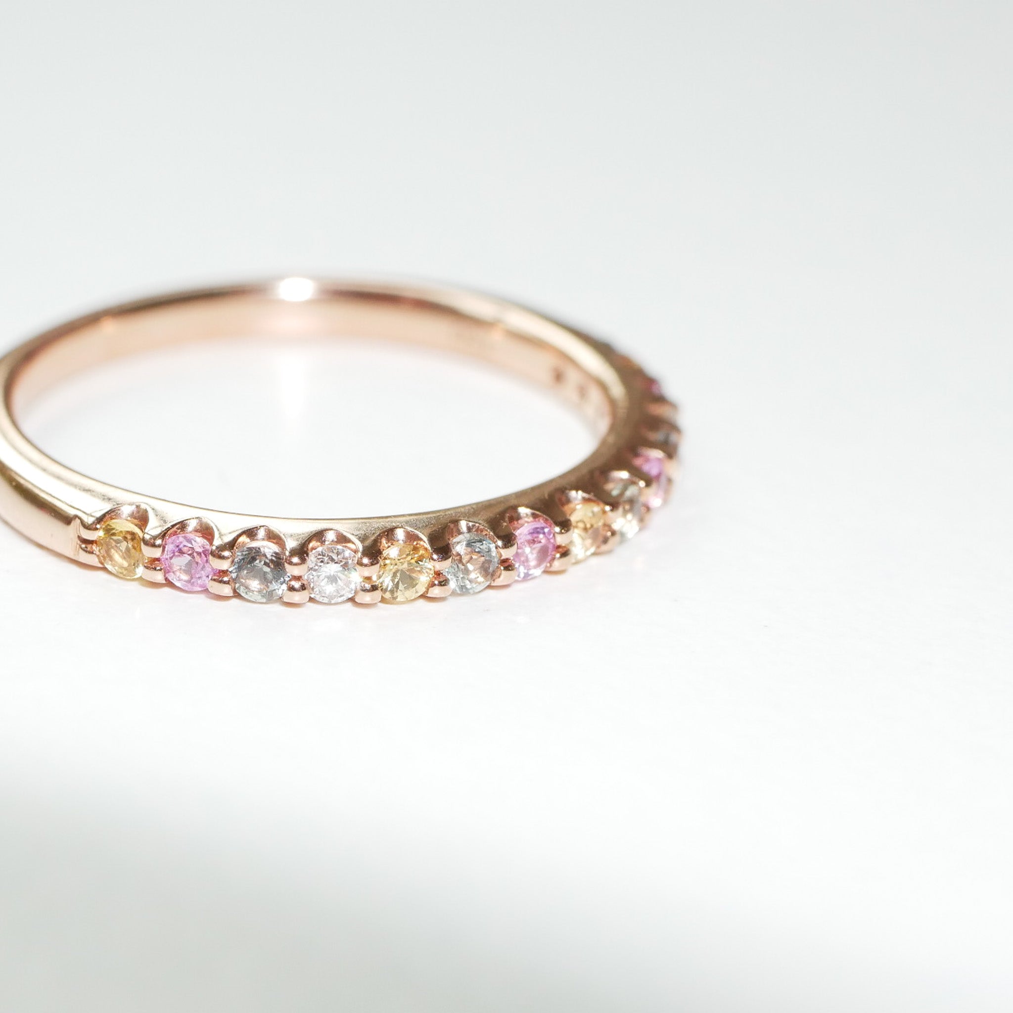 Ring pastelll Saphire und Diamanten