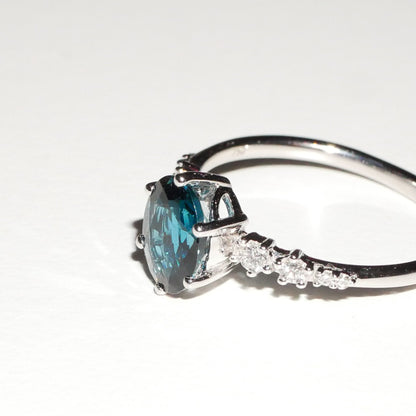 Ring London blue Topas, Diamanten