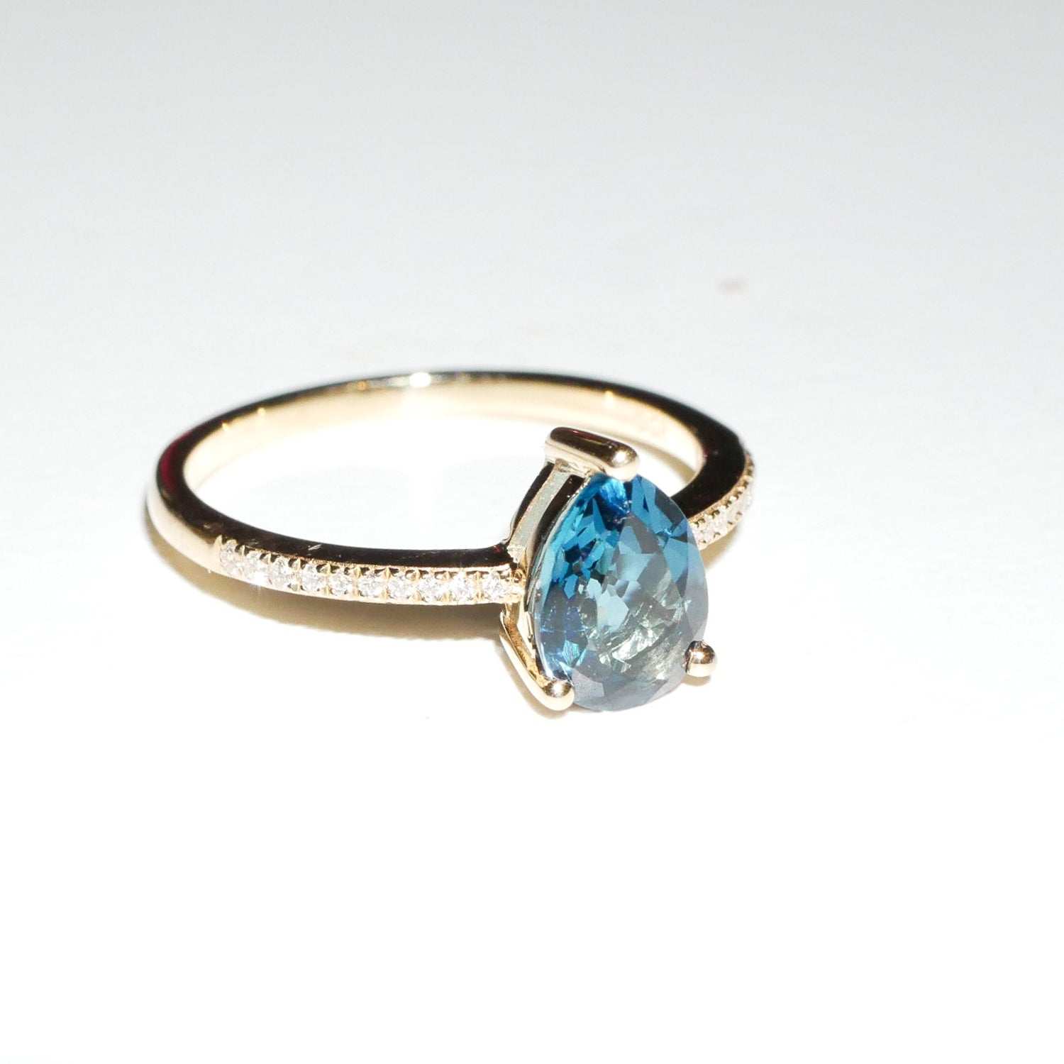 Ring London Blue Topas und Brillanten