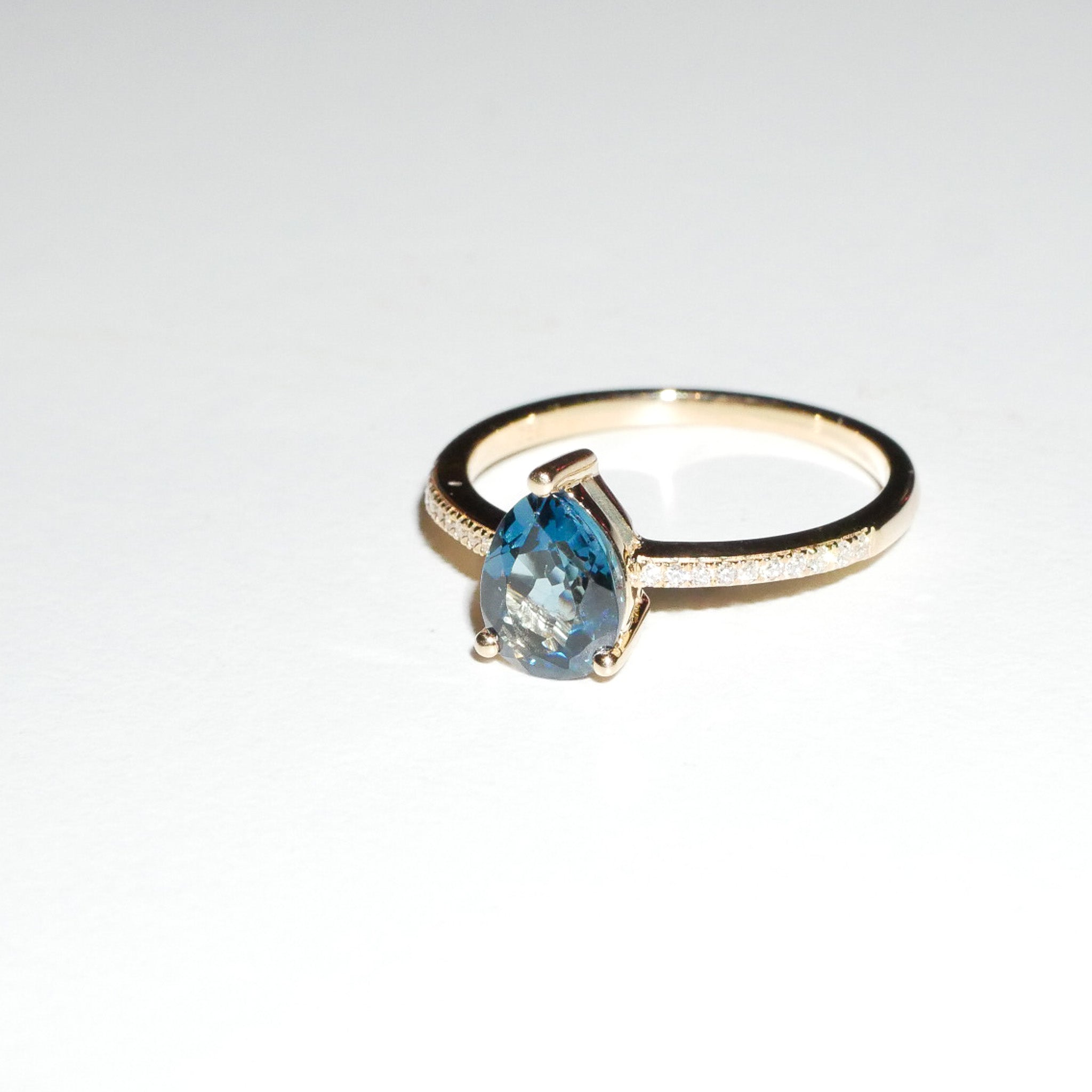 Ring London Blue Topas und Brillanten