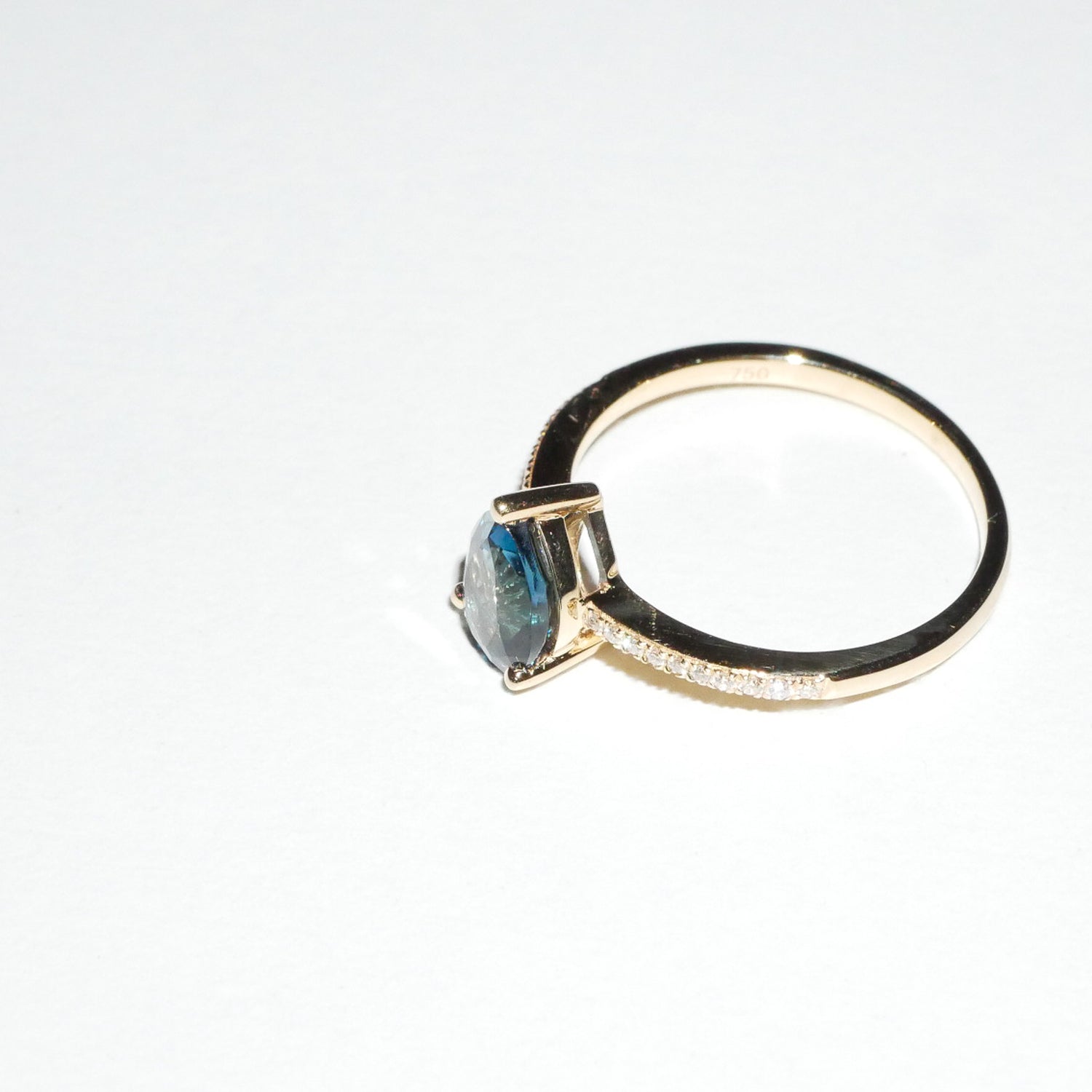 Ring London Blue Topas und Brillanten