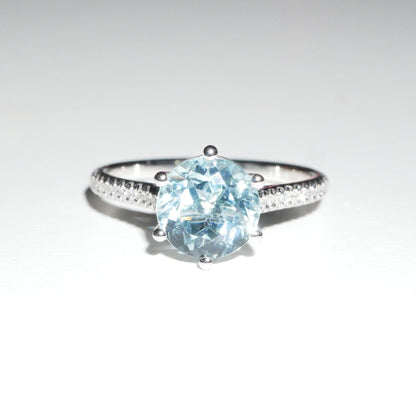 Ring Aquamarin und Diamanten