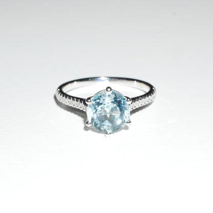 Ring Aquamarin und Diamanten