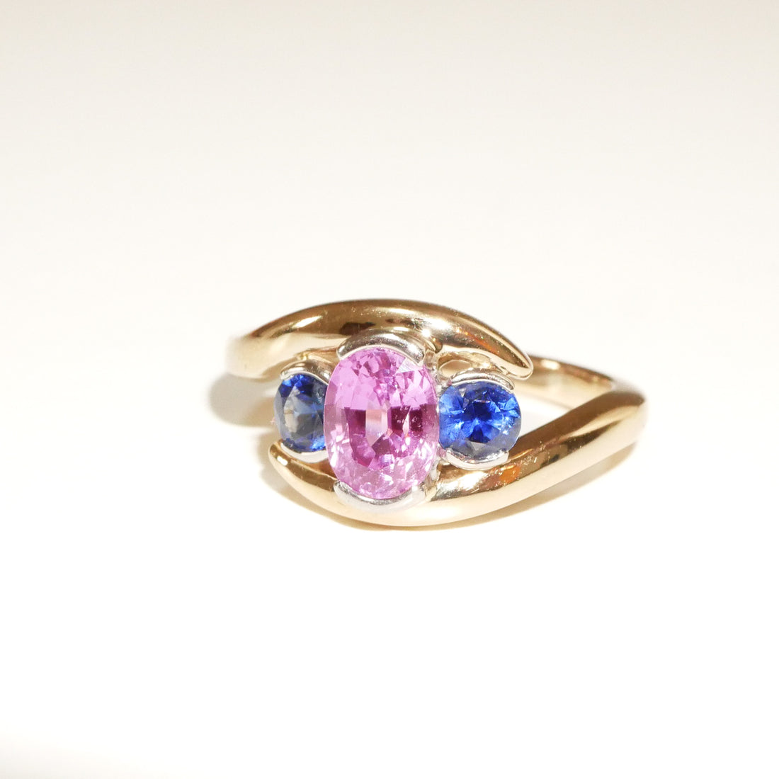 Vintage pink und blaue Saphire