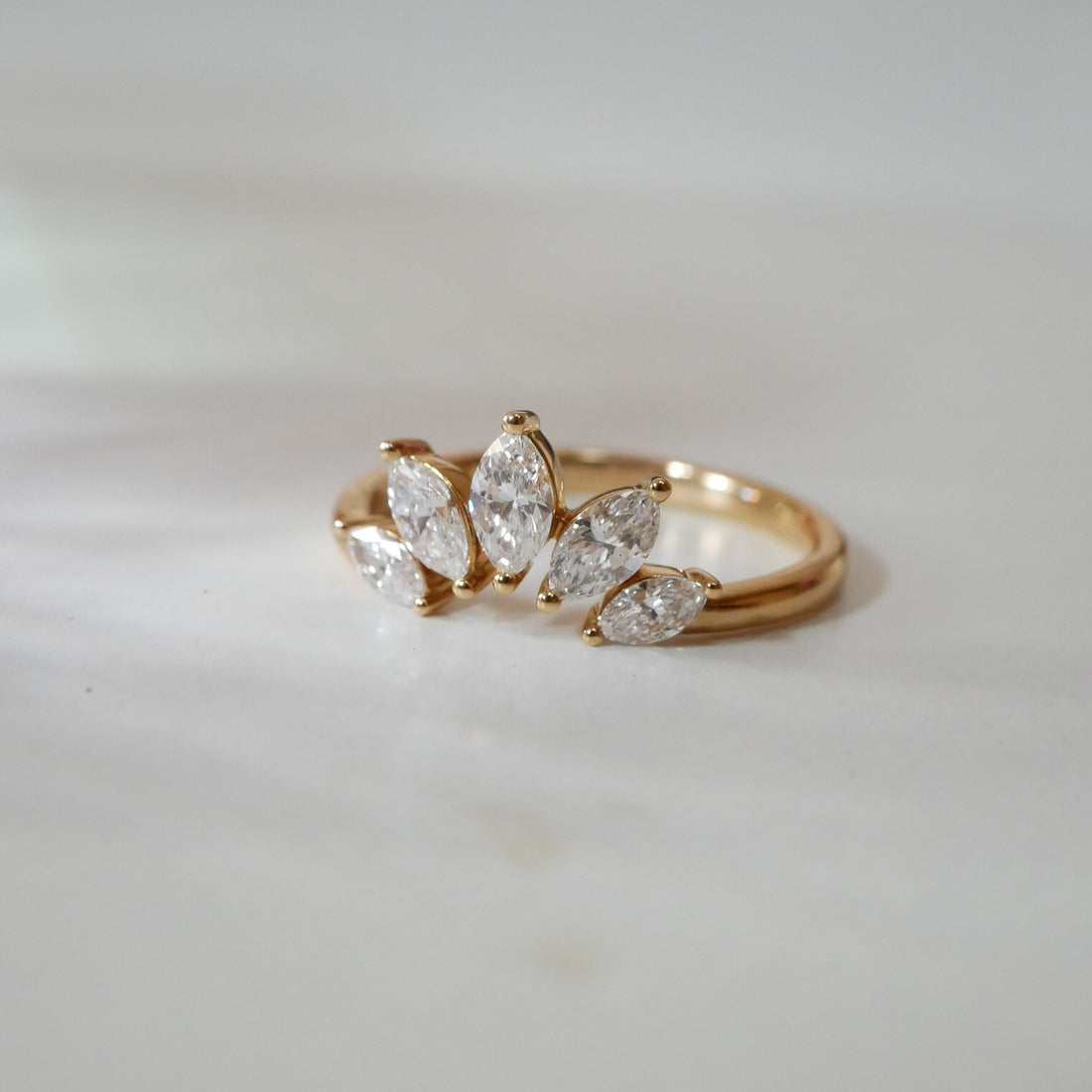 Crown Ring 18KT Diamanten Navette