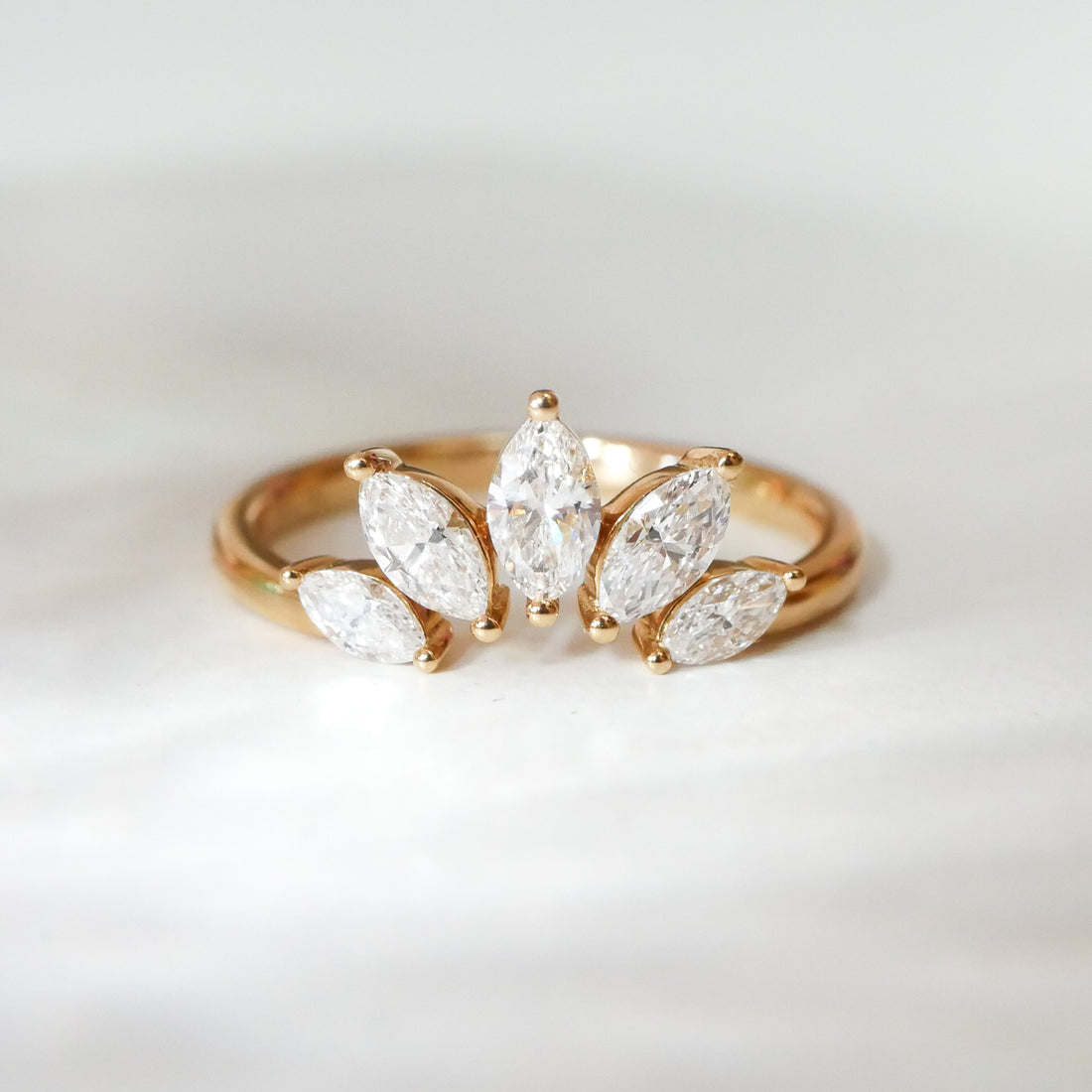 Crown Ring 18KT Diamanten Navette