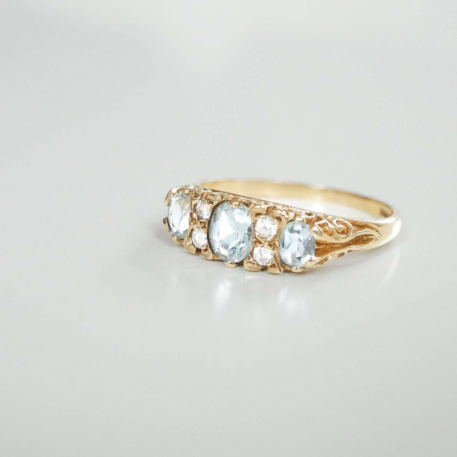 Vintage Ring Aquamarin und Diamanten