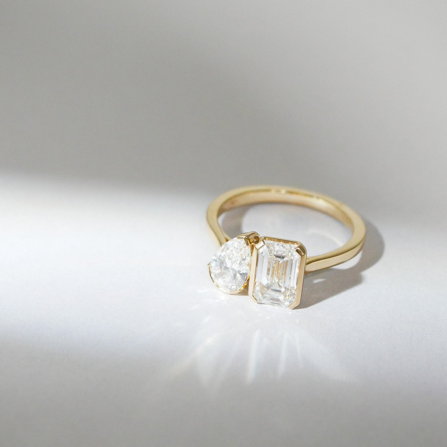 Ring 2 Diamanten Emerald und Tearcut