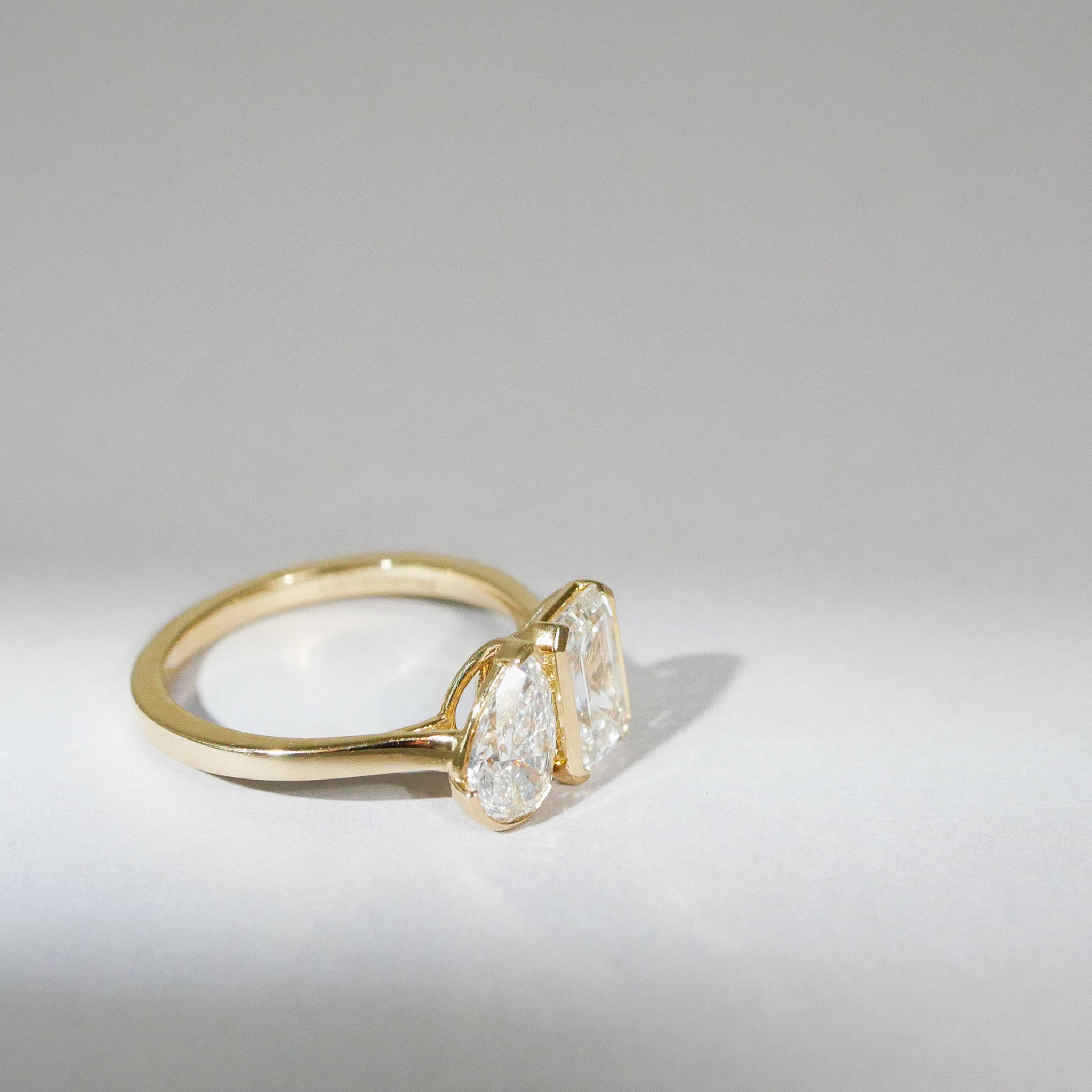 Ring 2 Diamanten Emerald und Tearcut