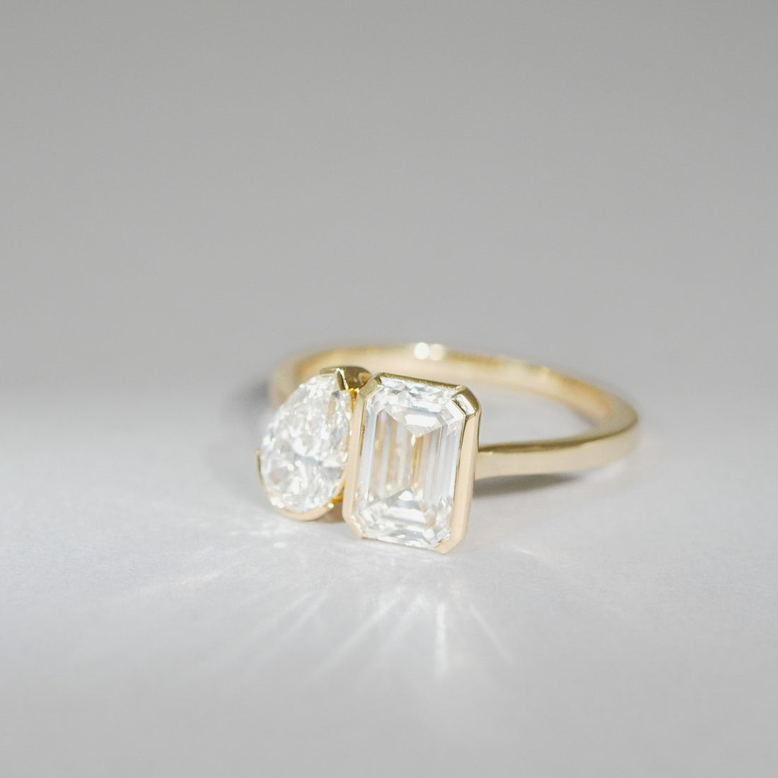 Ring 2 Diamanten Emerald und Tearcut