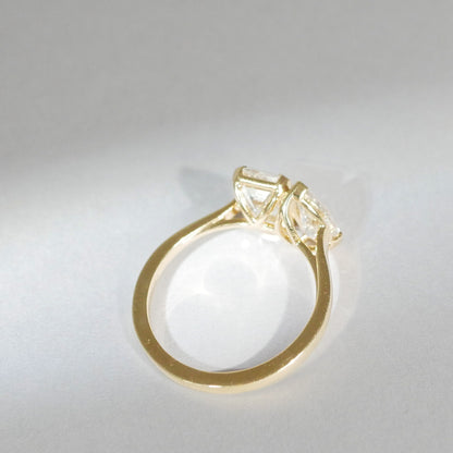 Ring 2 Diamanten Emerald und Tearcut