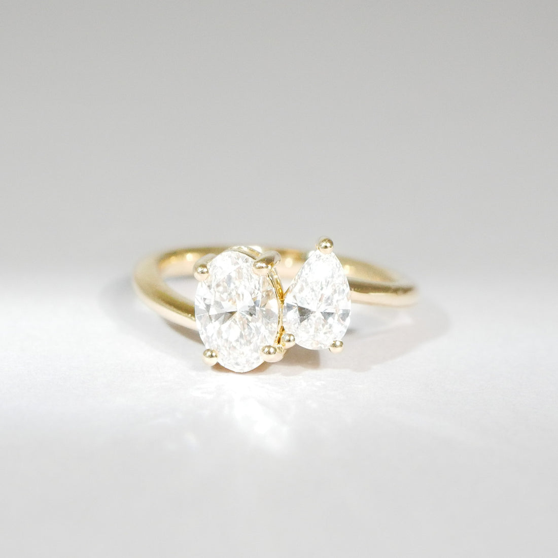 Ring 2 Diamanten Oval und Tear Cut