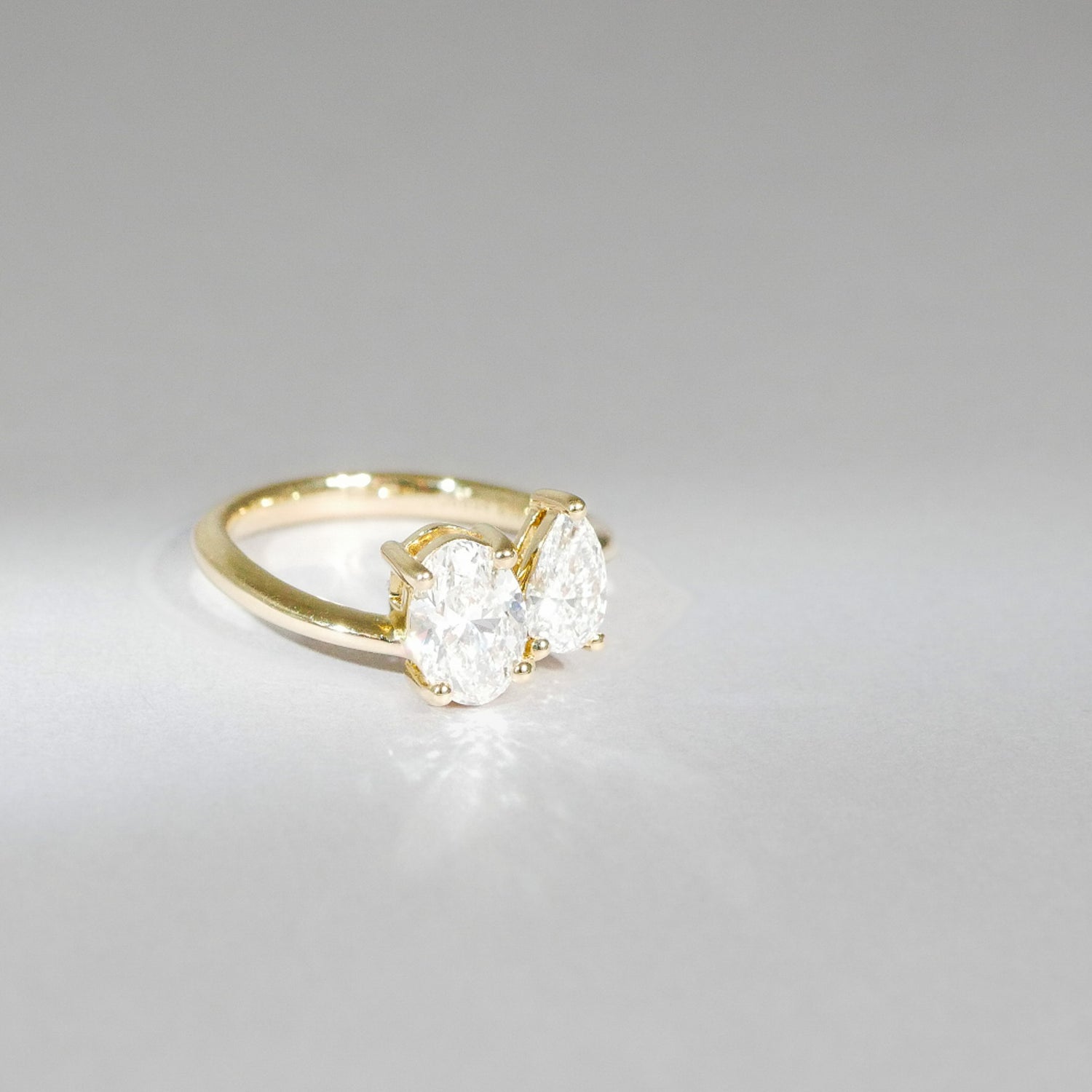 Ring 2 Diamanten Oval und Tear Cut