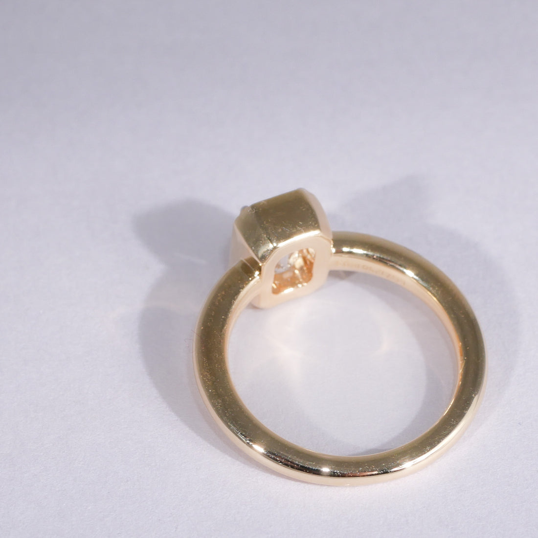 Emerald Cut Diamantring in Zargenfassung