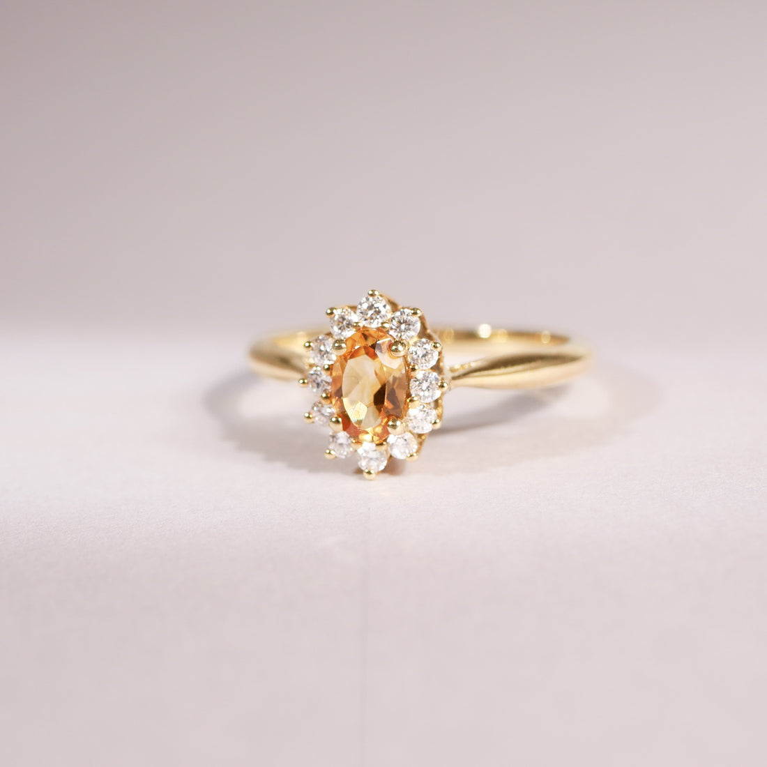 ovaler Citrin Diamant Ring