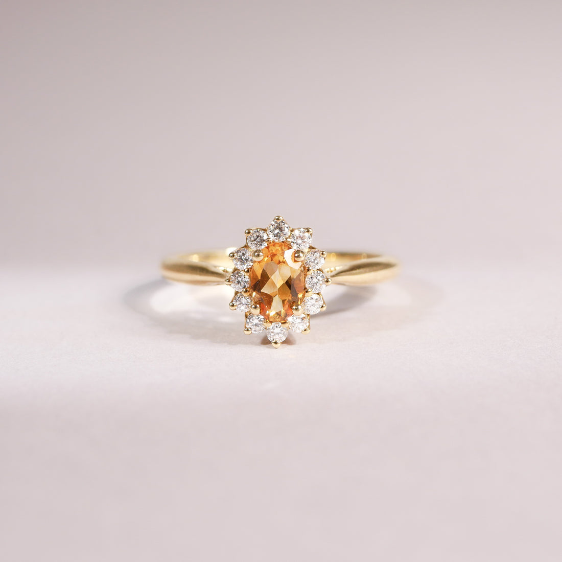 ovaler Citrin Diamant Ring