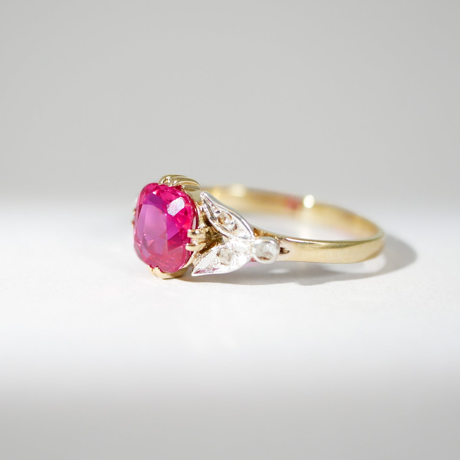 Vintage Gelbgold Spinell Ring