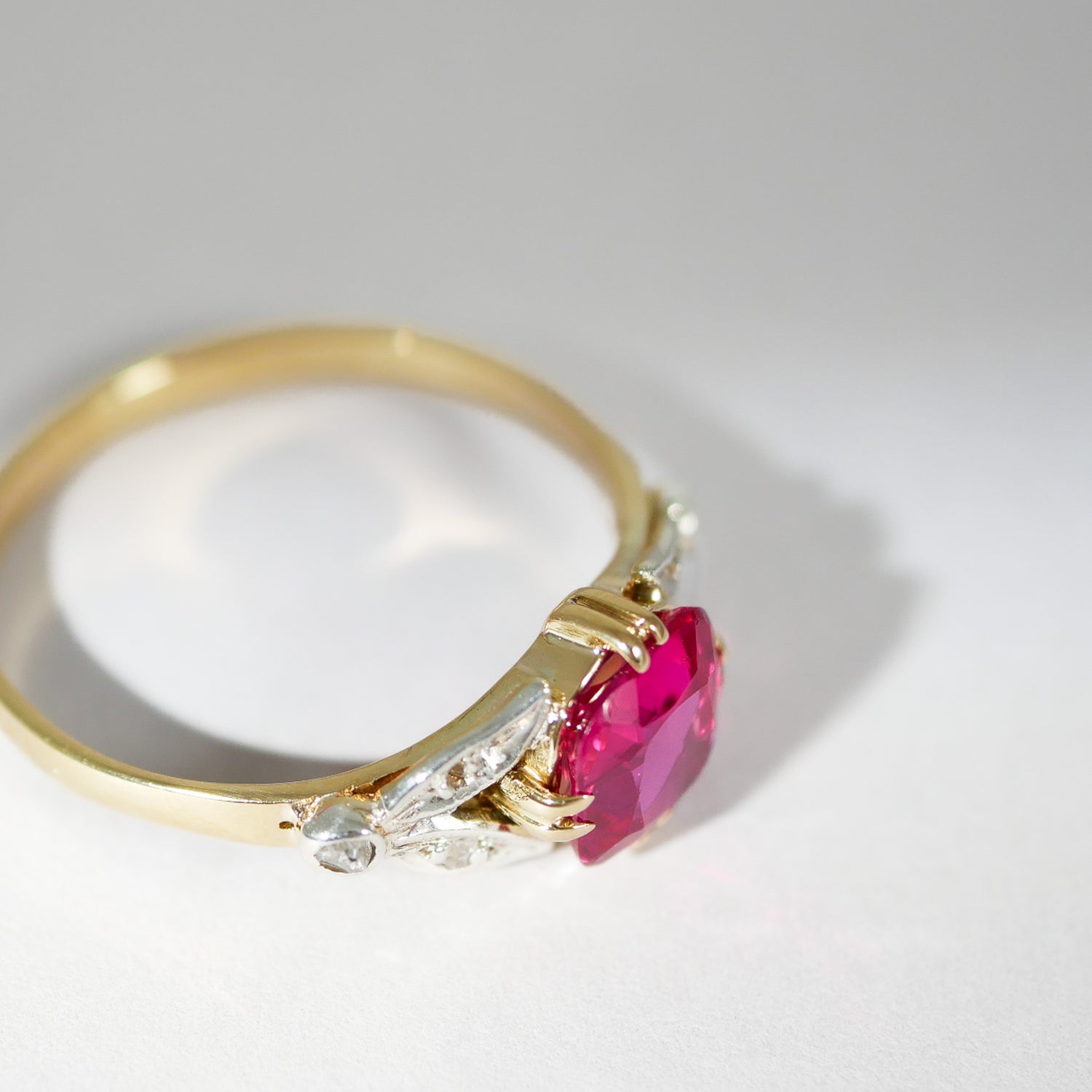 Vintage Gelbgold Spinell Ring