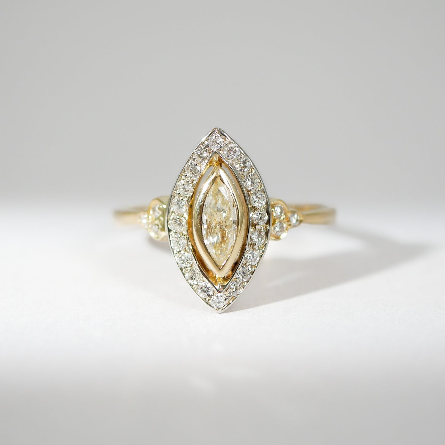 Vintage Ring natur light yellow Diamant Marqiuse schliff