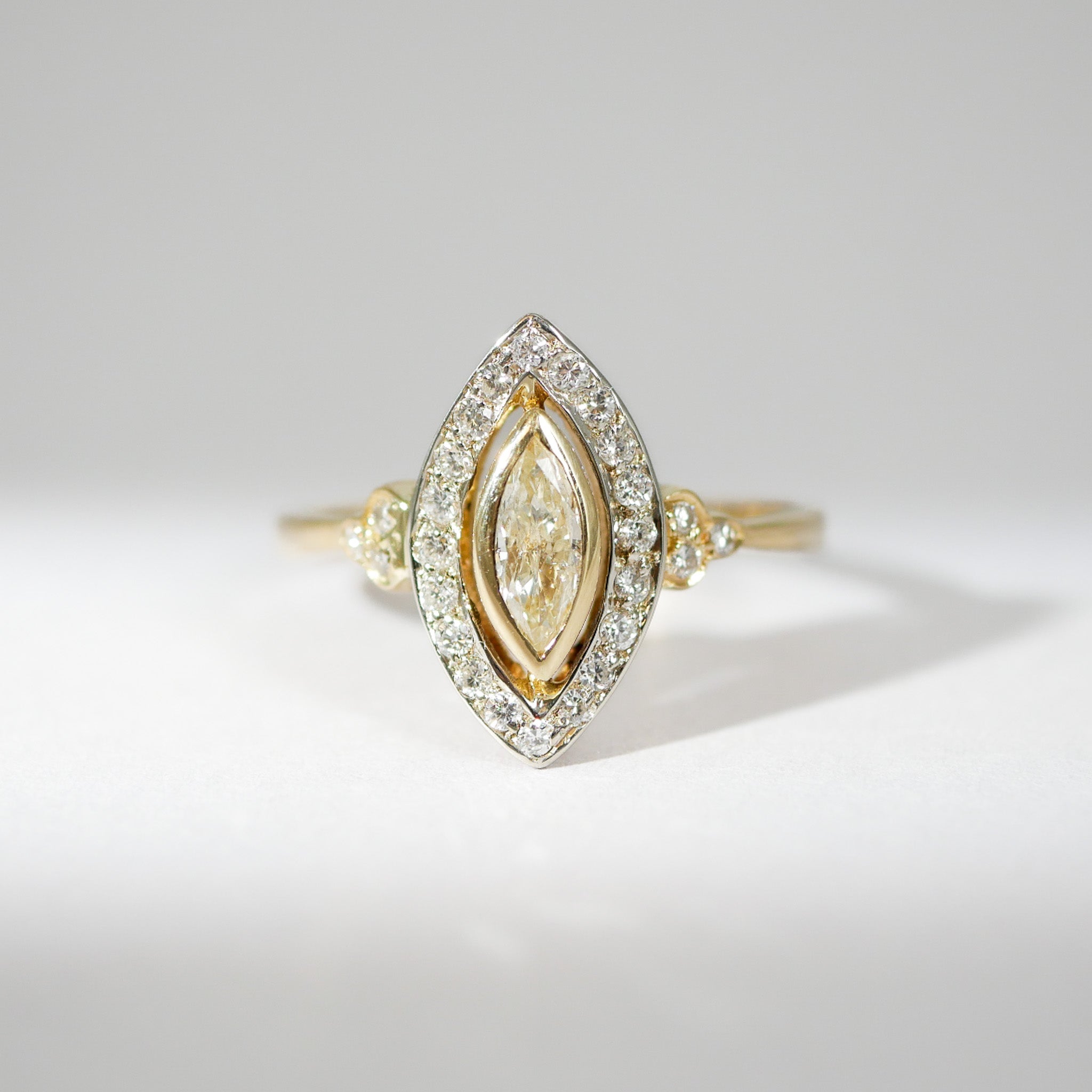 Vintage Ring natur light yellow Diamant Marqiuse schliff