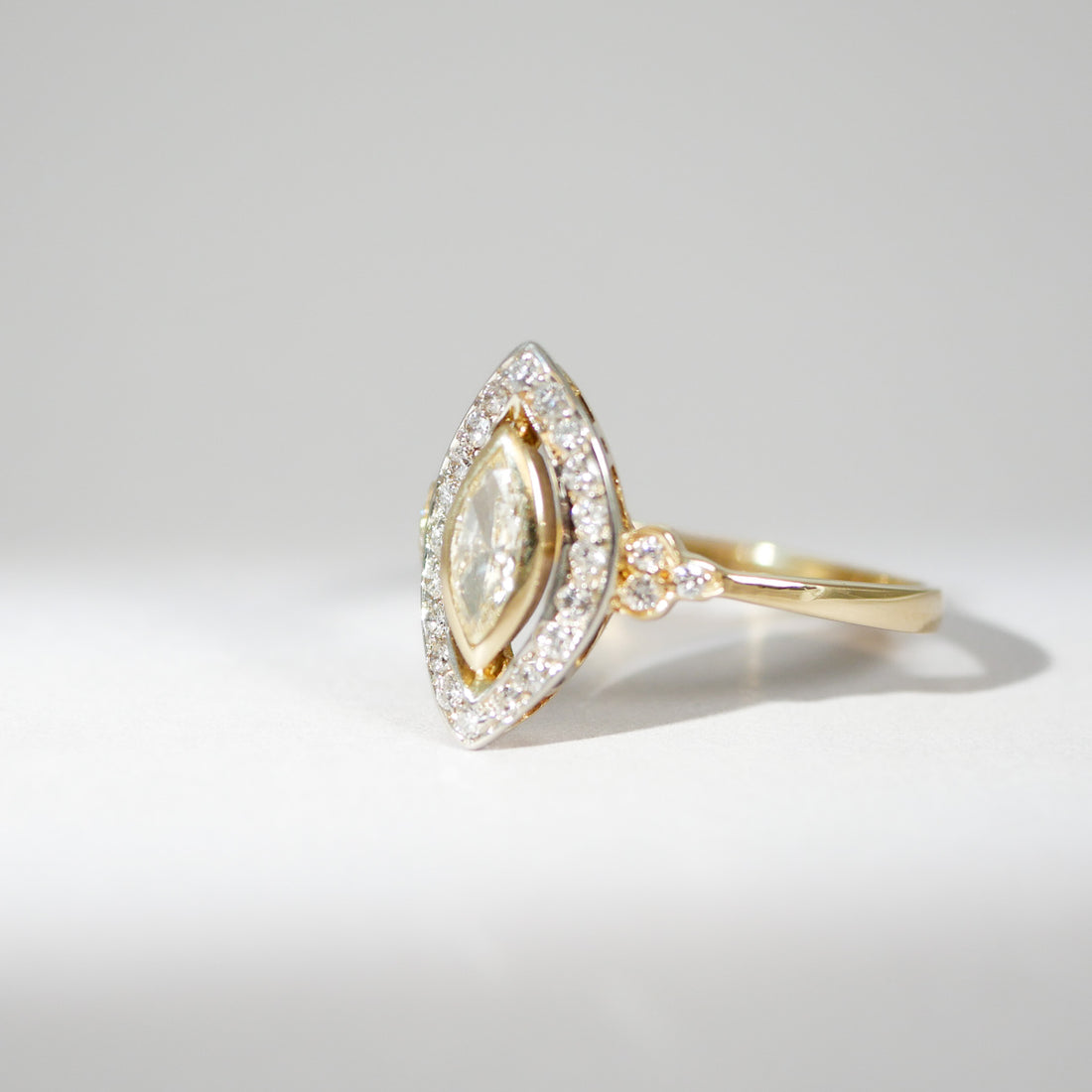 Vintage Ring natur light yellow Diamant Marqiuse schliff