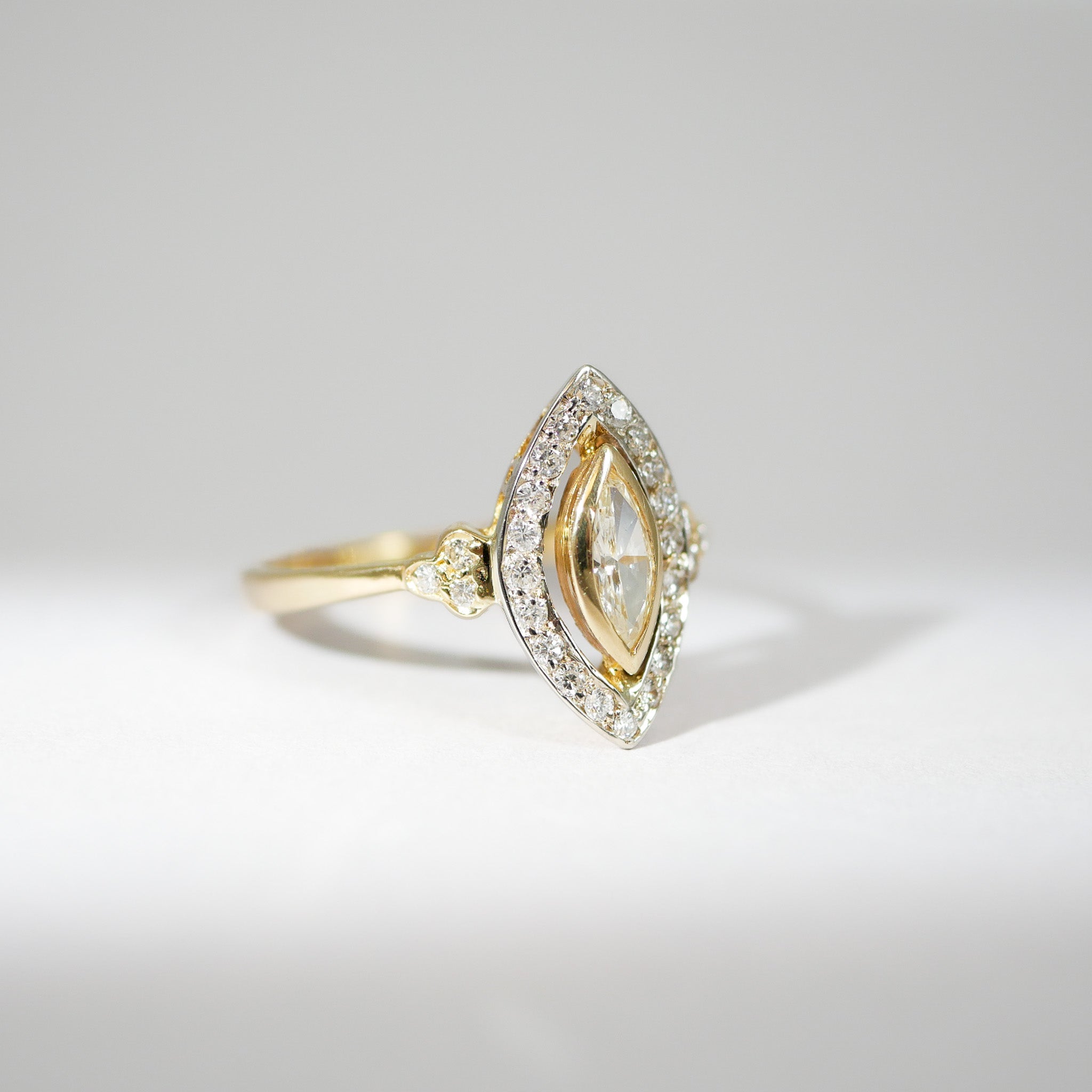 Vintage Ring natur light yellow Diamant Marqiuse schliff