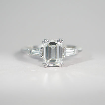 Emerald trapez cut Diamantring