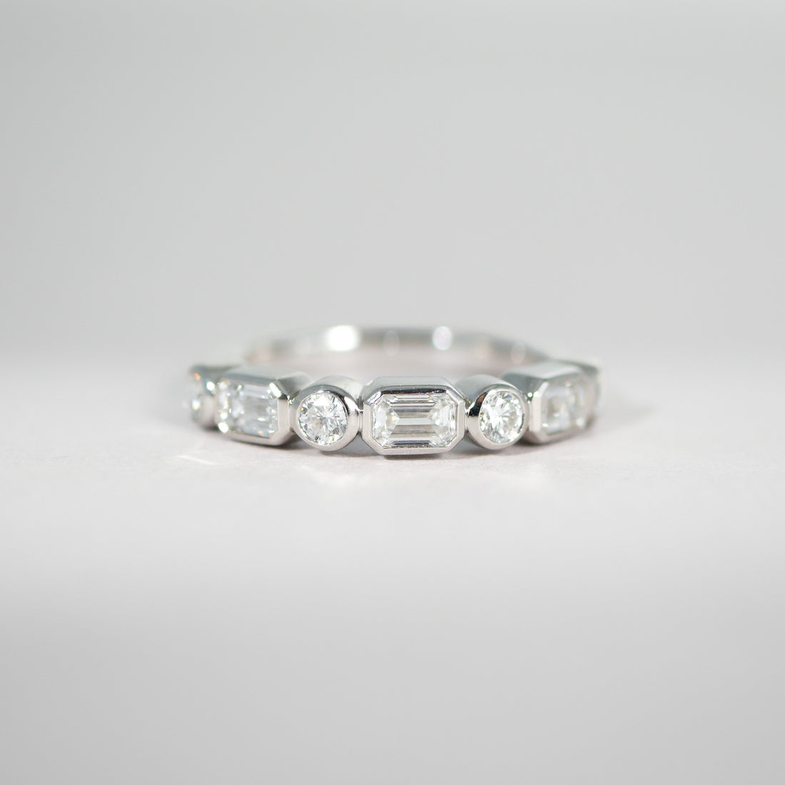 BEZEL Diamant Ring Emerald und Brillant cut 18 KT