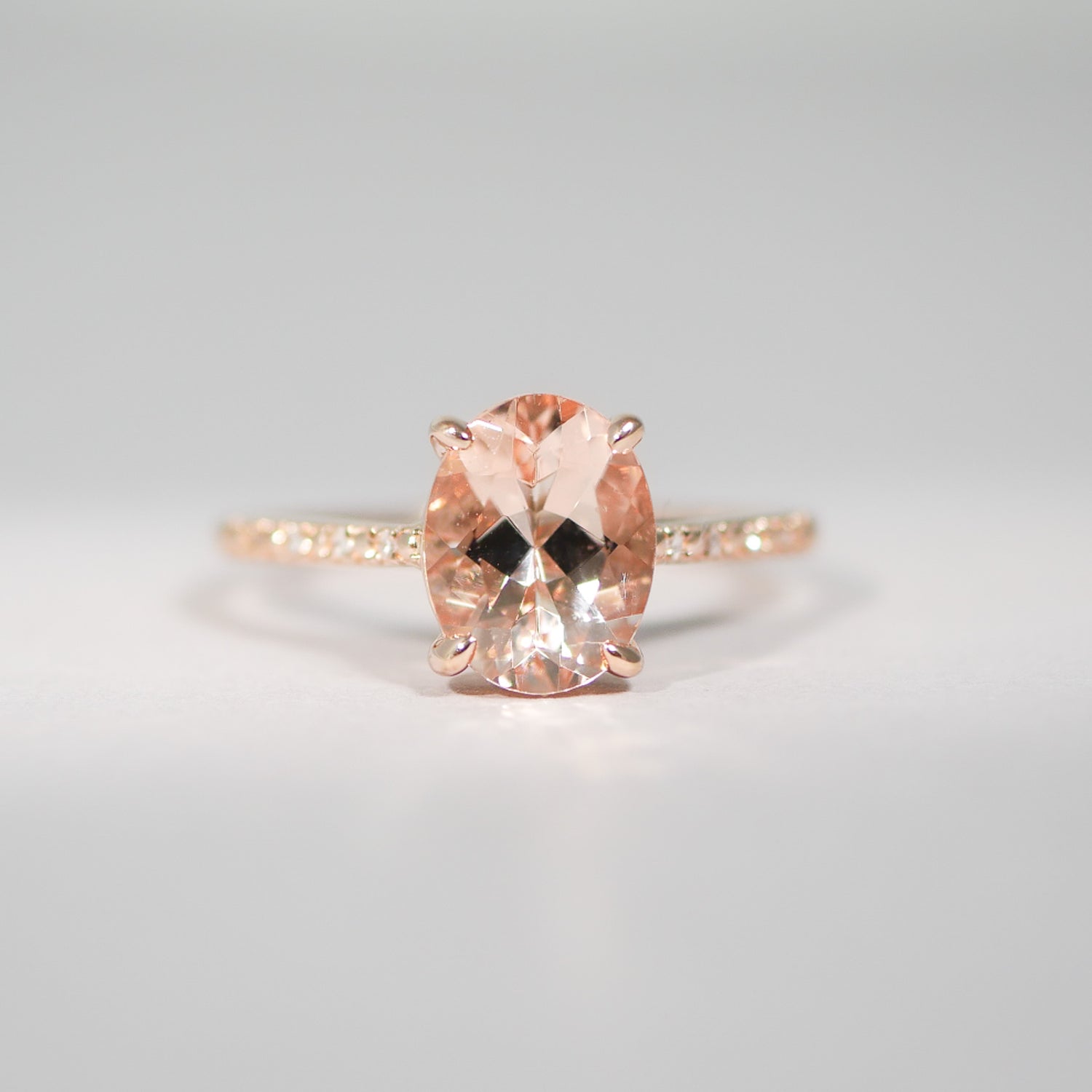 Ring aus 14KT Roségold mit Morganit und  Brillanten